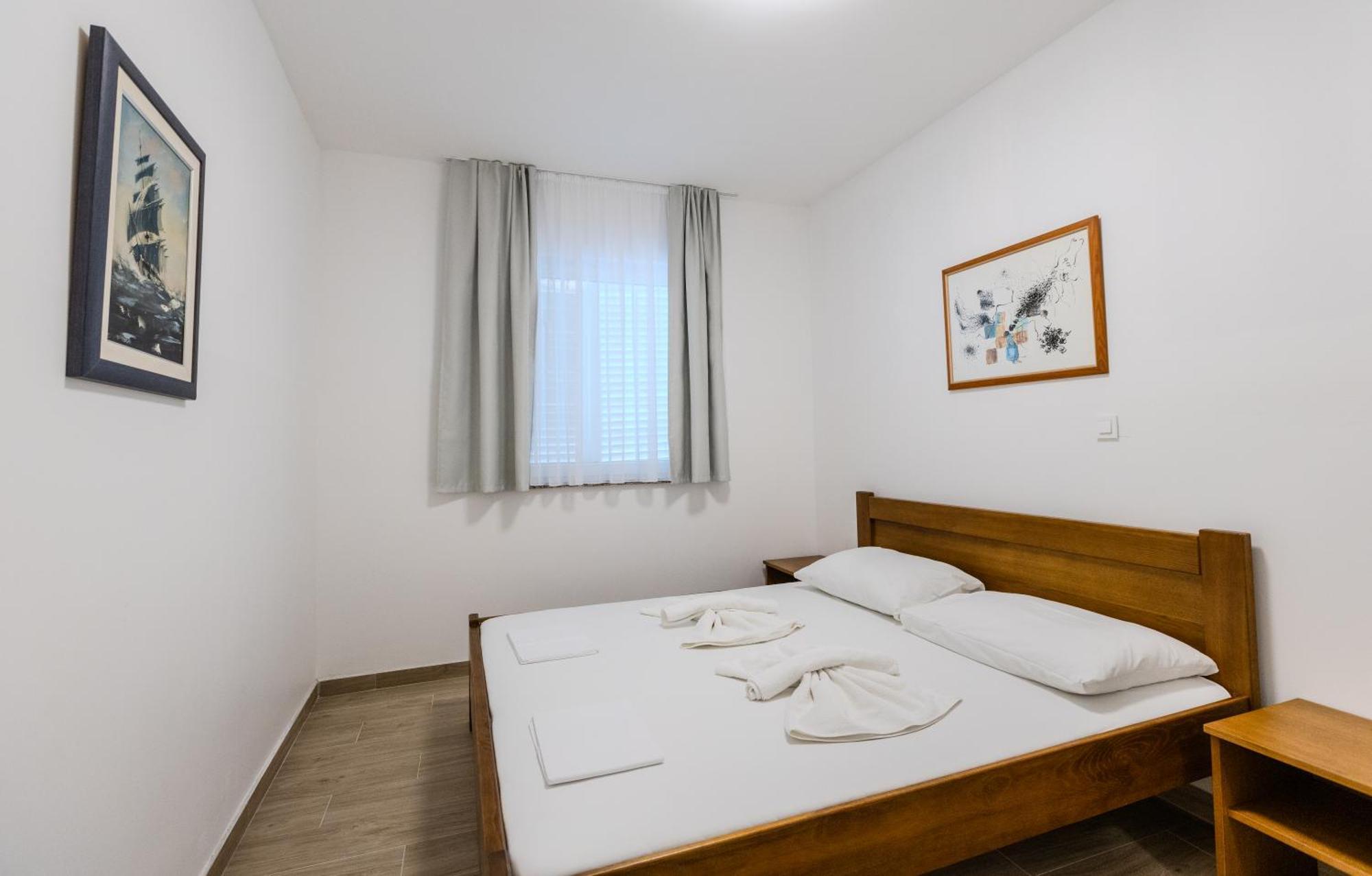 פריבלאקה Apartments Lorena מראה חיצוני תמונה