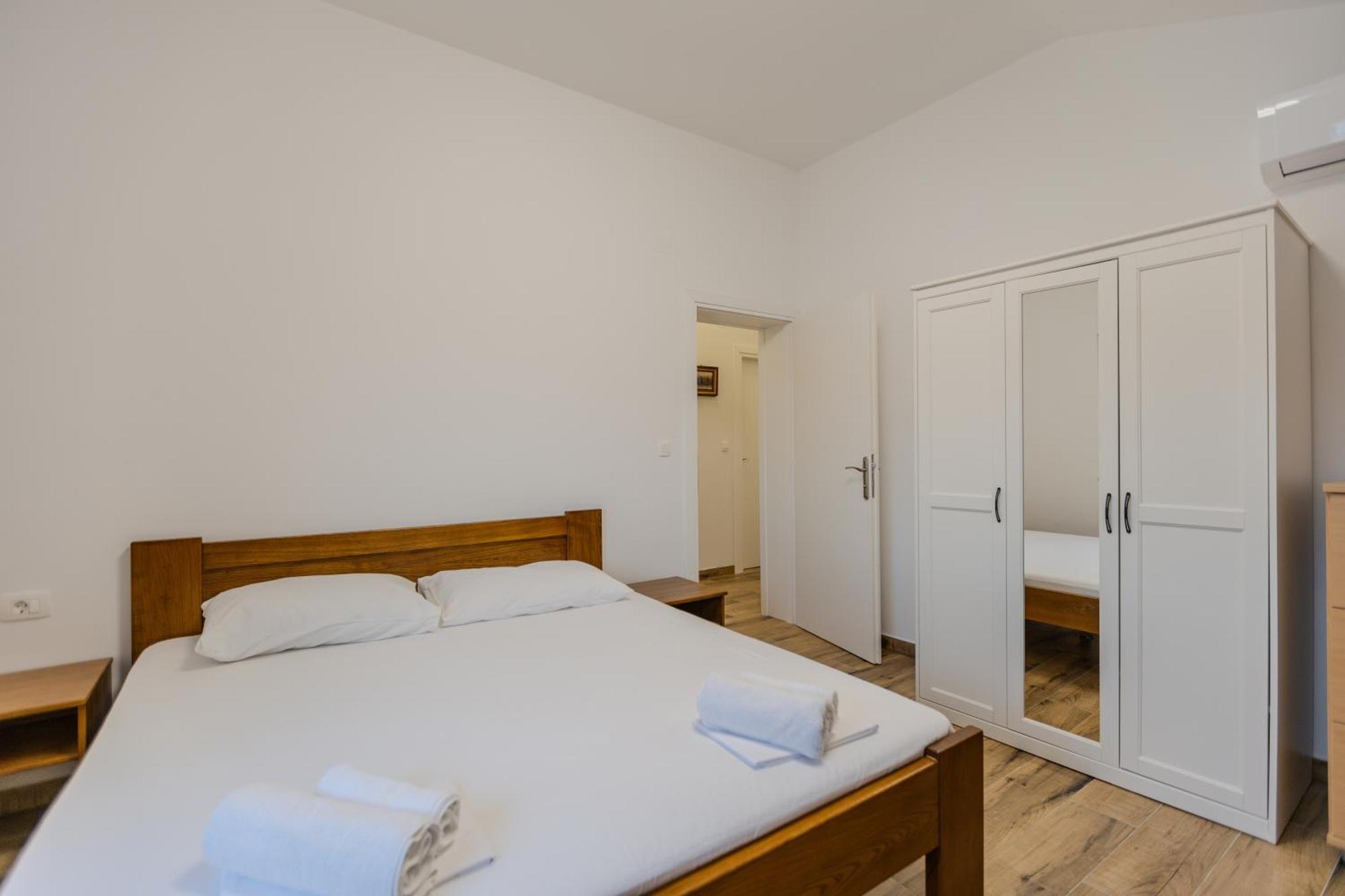 פריבלאקה Apartments Lorena מראה חיצוני תמונה