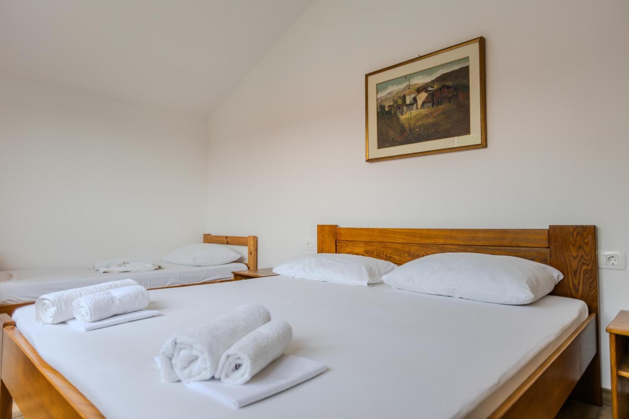 פריבלאקה Apartments Lorena מראה חיצוני תמונה