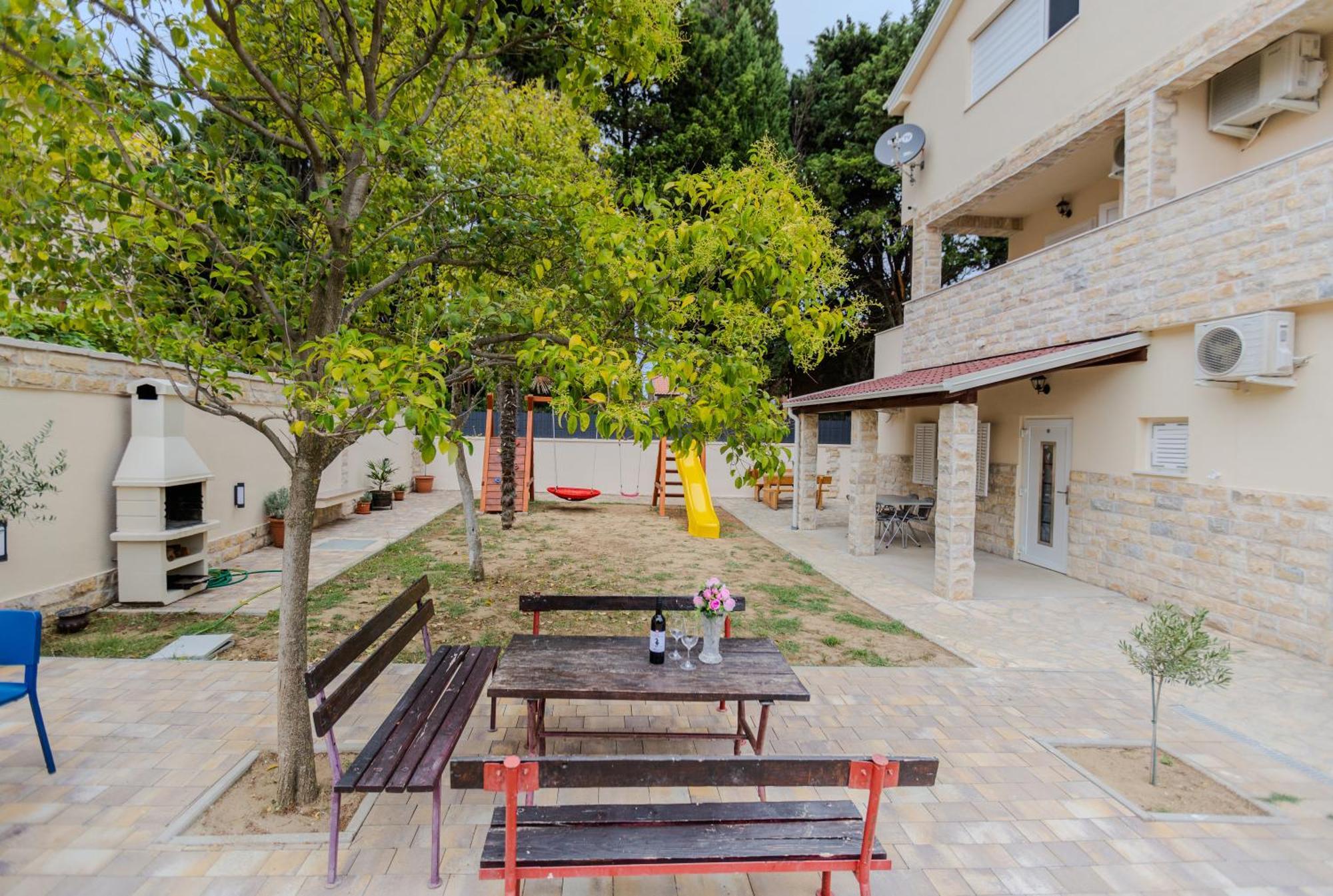 פריבלאקה Apartments Lorena מראה חיצוני תמונה