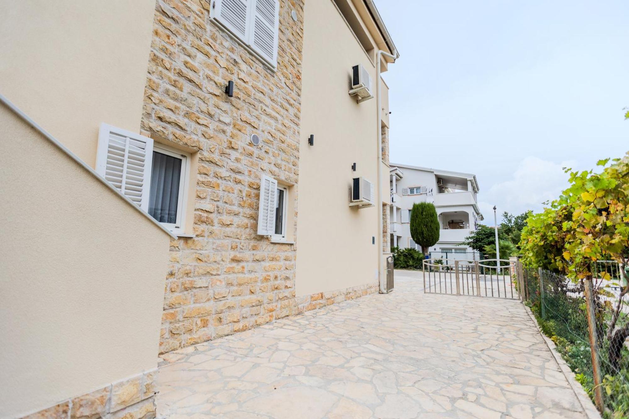 פריבלאקה Apartments Lorena מראה חיצוני תמונה