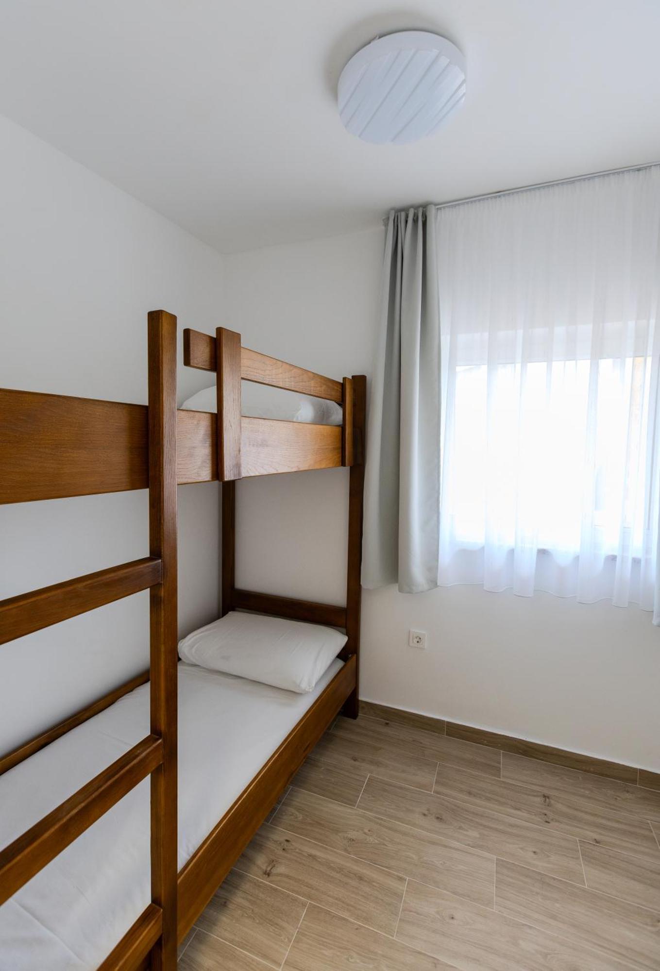 פריבלאקה Apartments Lorena מראה חיצוני תמונה