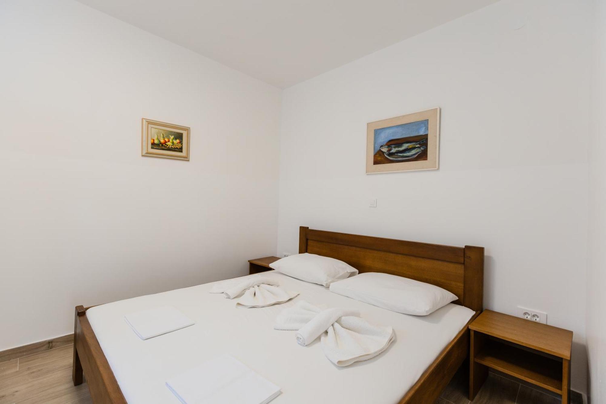 פריבלאקה Apartments Lorena מראה חיצוני תמונה