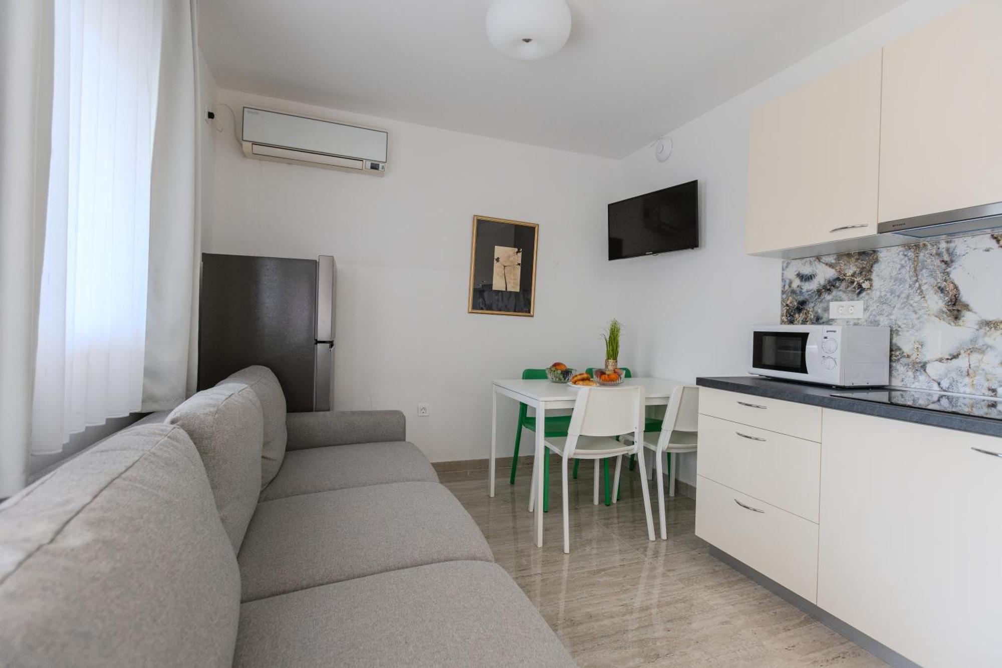 פריבלאקה Apartments Lorena מראה חיצוני תמונה