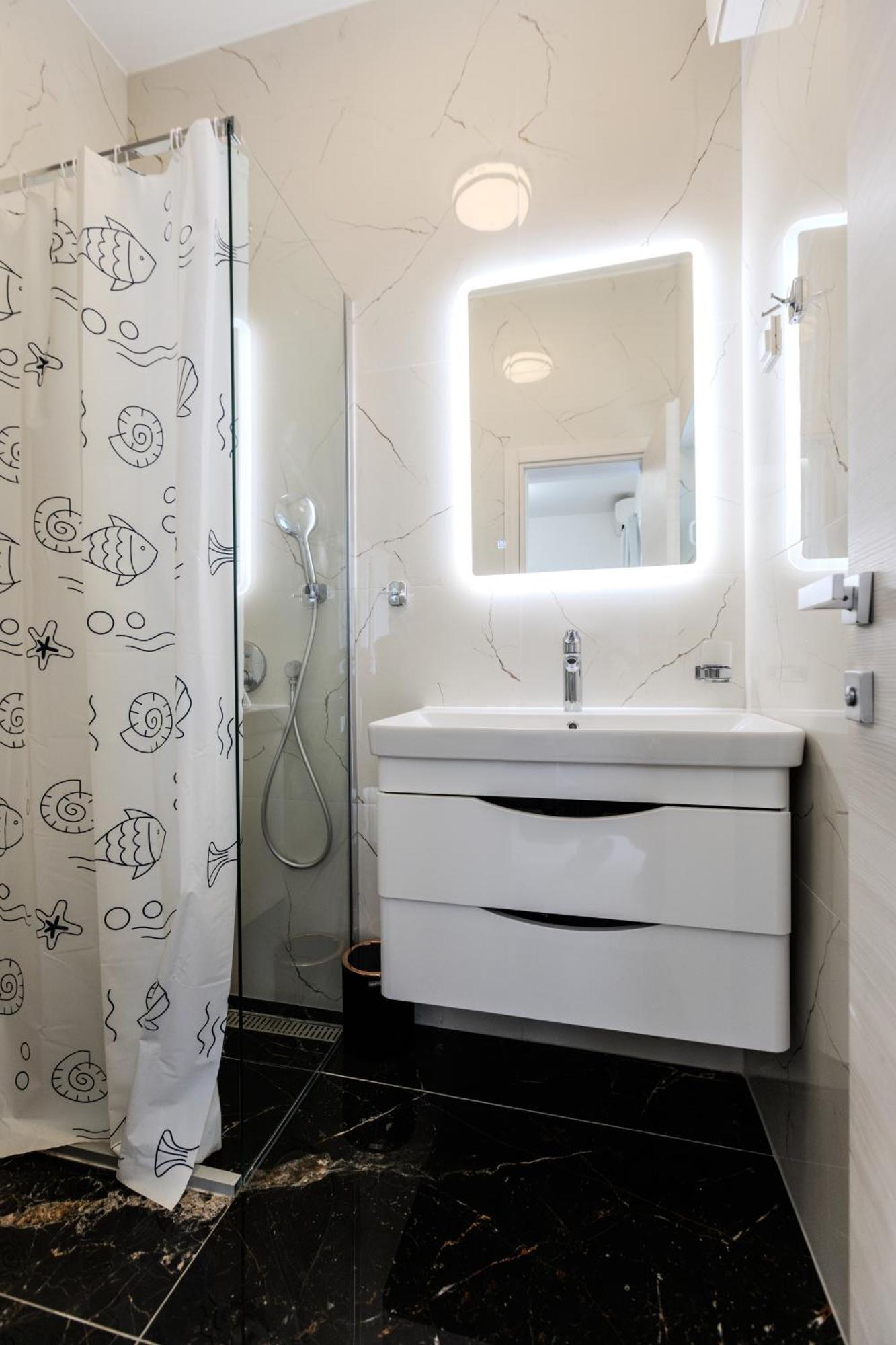פריבלאקה Apartments Lorena מראה חיצוני תמונה
