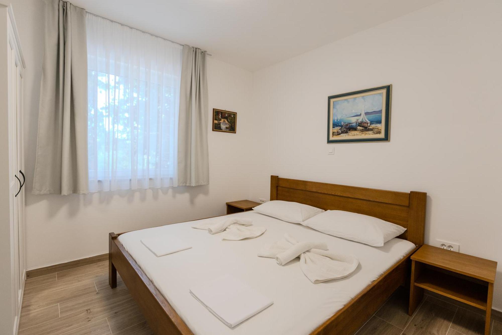 פריבלאקה Apartments Lorena מראה חיצוני תמונה
