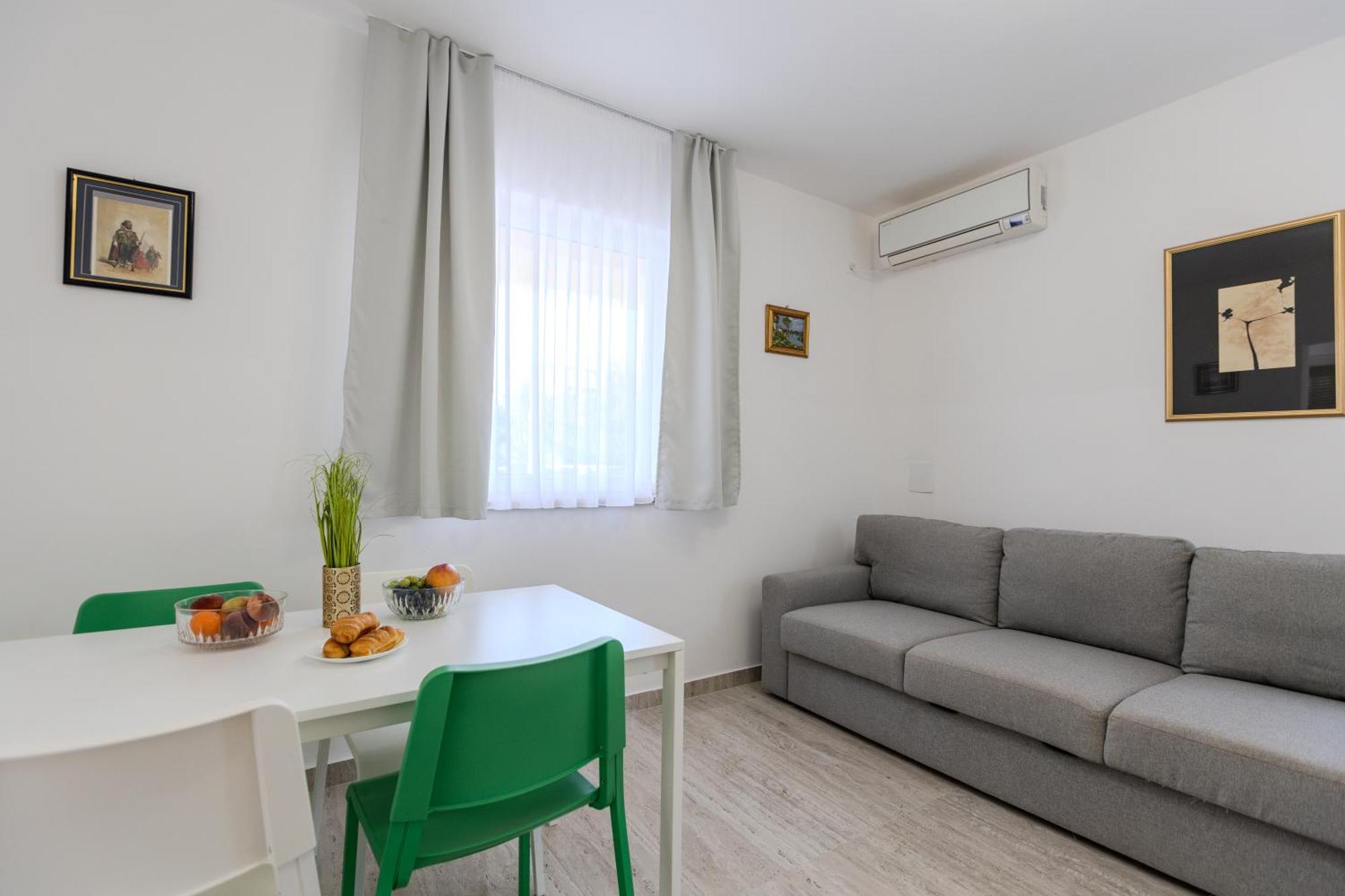 פריבלאקה Apartments Lorena מראה חיצוני תמונה