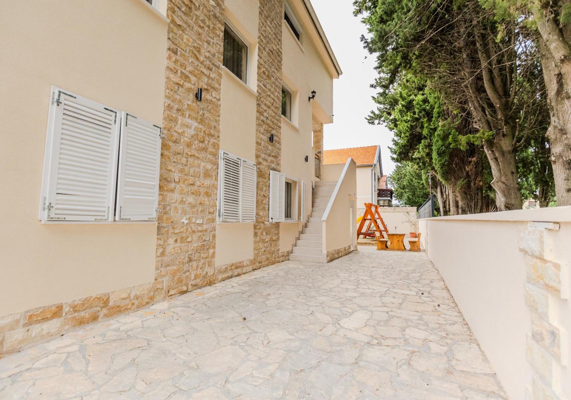פריבלאקה Apartments Lorena מראה חיצוני תמונה
