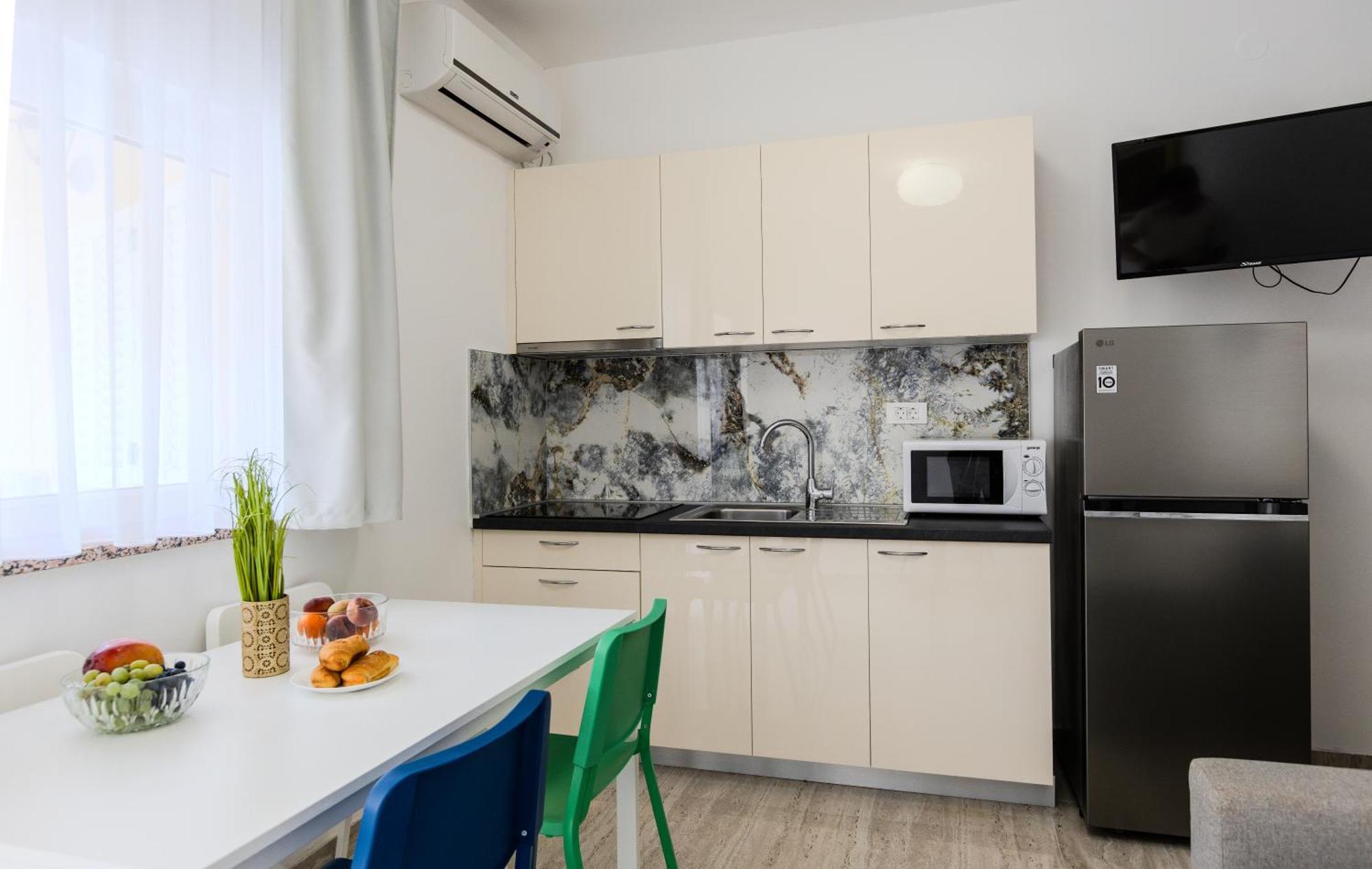 פריבלאקה Apartments Lorena מראה חיצוני תמונה