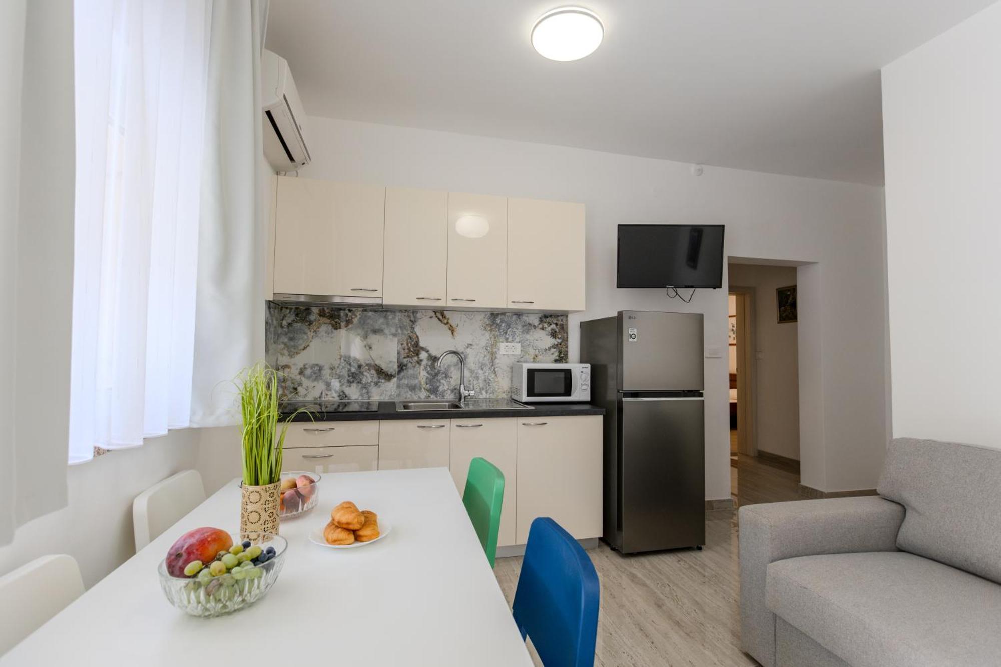 פריבלאקה Apartments Lorena מראה חיצוני תמונה