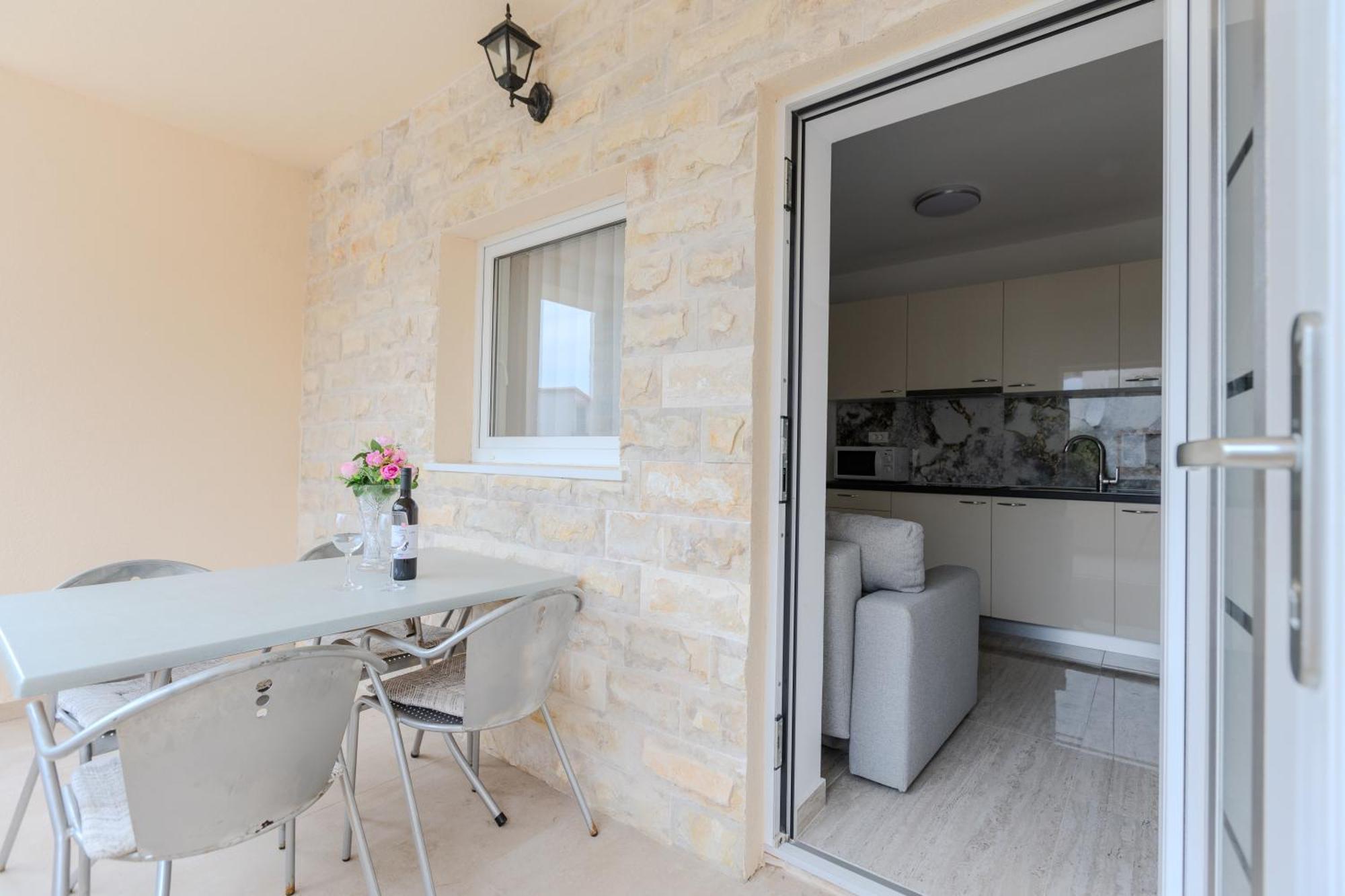 פריבלאקה Apartments Lorena מראה חיצוני תמונה