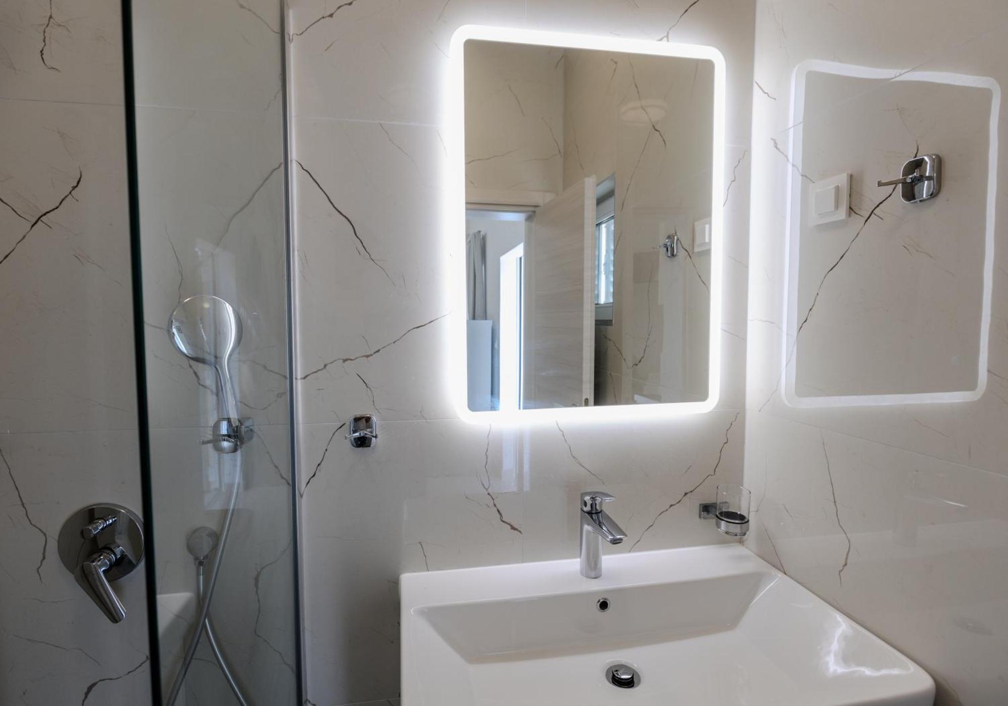 פריבלאקה Apartments Lorena מראה חיצוני תמונה