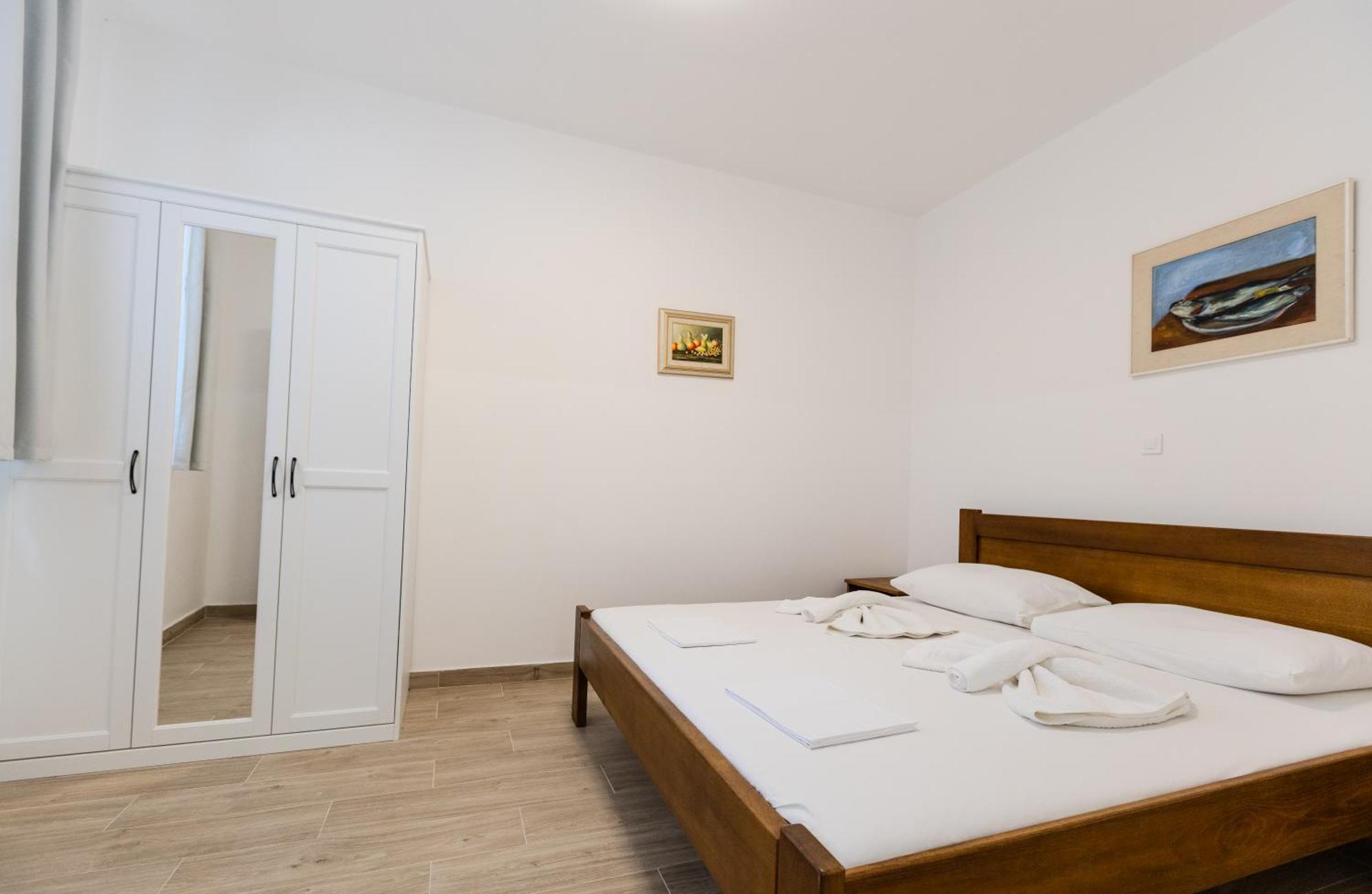 פריבלאקה Apartments Lorena מראה חיצוני תמונה