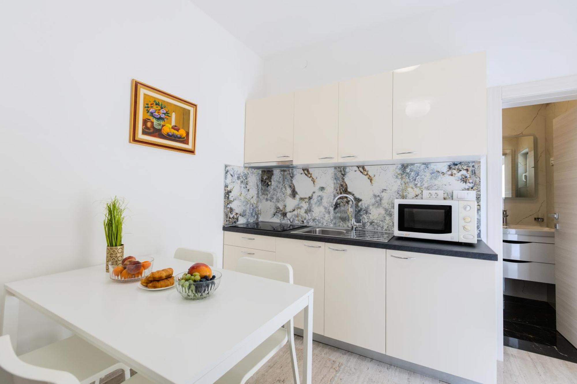 פריבלאקה Apartments Lorena מראה חיצוני תמונה