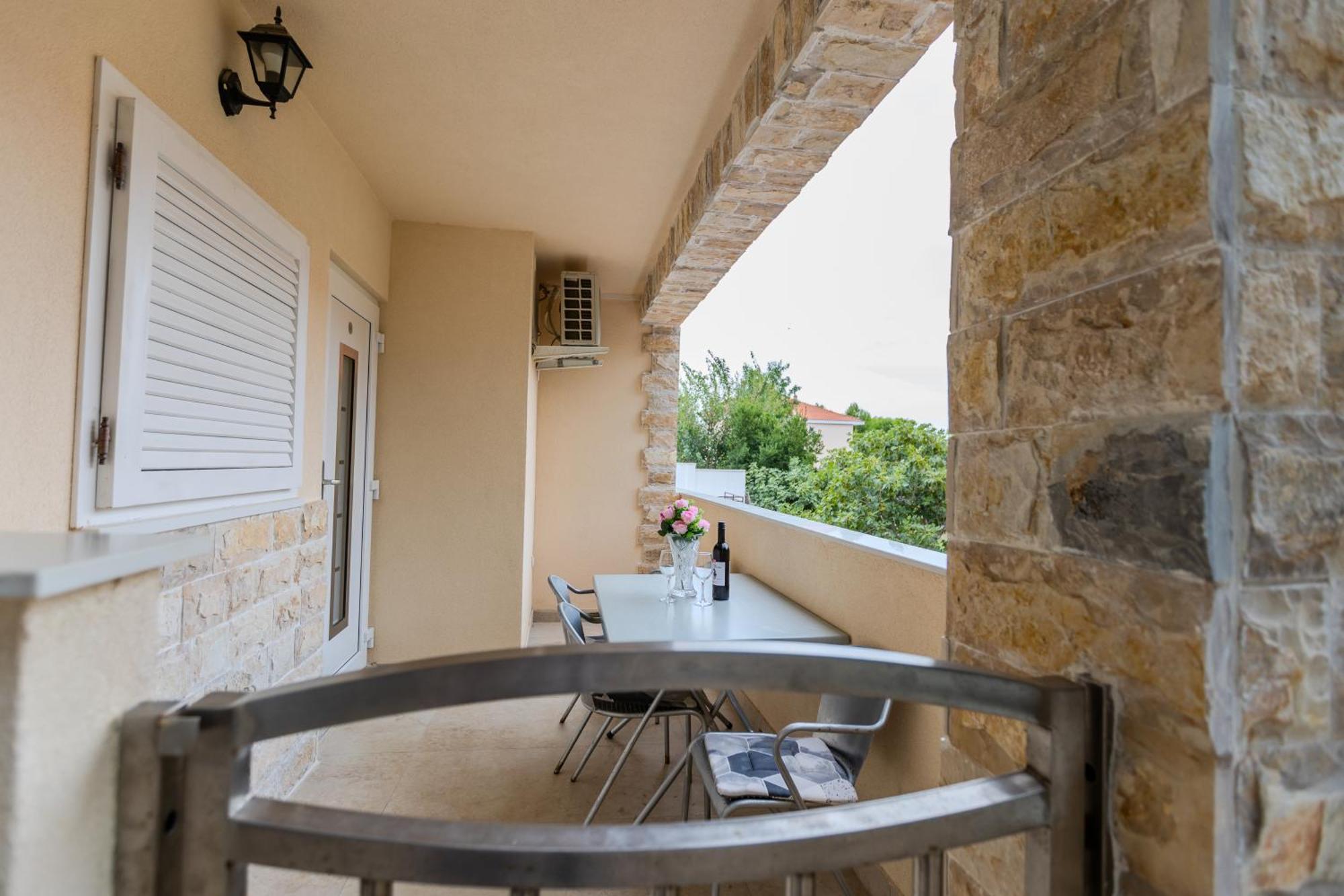 פריבלאקה Apartments Lorena מראה חיצוני תמונה